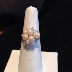Gorgeous pearl and CZ cluster ring